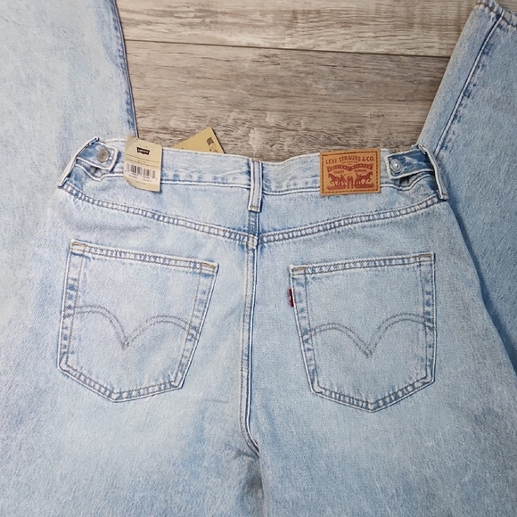 Levi's Light Blue Cinch Barrel Women's Jeans - Picture 9 of 16